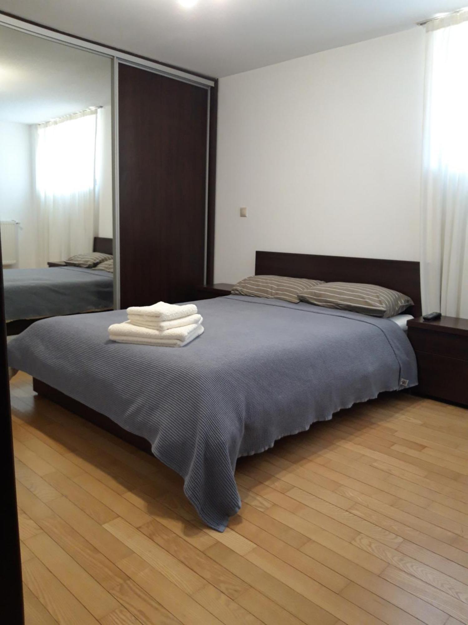 Papas Apartments Bucurestii Noi الغرفة الصورة